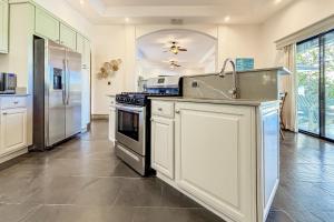 Кухня или мини-кухня в Villa Coral
