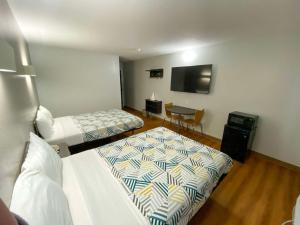 a hotel room with two beds and a desk at Motel 6-Salisbury, MD in Salisbury