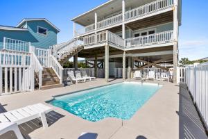 Πισίνα στο ή κοντά στο Zion of Holden Brunswick Vacation Rentals Ocean front with private heated pool