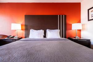 Postel nebo postele na pokoji v ubytování Quality Inn Amarillo I-40 East