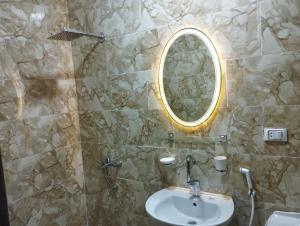 A bathroom at Pyramids House inn