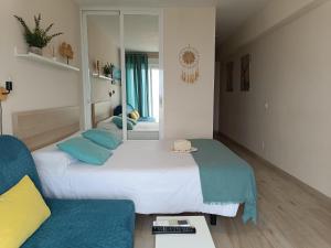 Posteľ alebo postele v izbe v ubytovaní Acuario Benalmádena