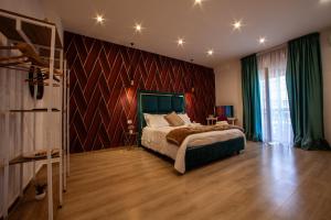 a bedroom with a bed with a red wall at Easy Boarding in Naples