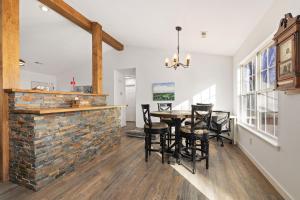 a kitchen and dining room with a table and chairs at Rockrider House-MTB Trail-Pet Friendly in Bella Vista +18 photos