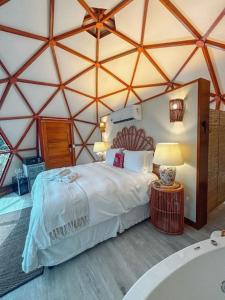 Cama ou camas em um quarto em Embaúba Boutique Hotel