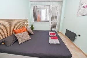 A bed or beds in a room at Eli Apartment Burgas Center