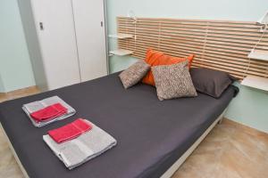 A bed or beds in a room at Eli Apartment Burgas Center
