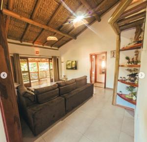 Χώρος καθιστικού στο Casa e Chalé da Fatinha Praia do Sono Paraty RJ