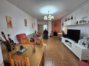Μια τηλεόραση ή/και κέντρο ψυχαγωγίας στο Cazorsierra Bis, el encanto de Cazorla