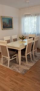 a dining room with a table and chairs at Ruža vetrova A3 dupleks in Nova Varoš