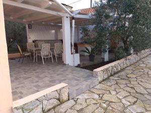 Balkon lub taras w obiekcie Mediterranean paradise on the island of Sestrunj