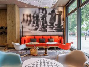 Χώρος καθιστικού στο ibis Berlin Kurfuerstendamm - neu renoviert