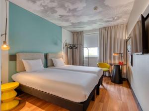 Ένα ή περισσότερα κρεβάτια σε δωμάτιο στο ibis Berlin Kurfuerstendamm - neu renoviert