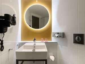 Ένα μπάνιο στο ibis Berlin Kurfuerstendamm - neu renoviert