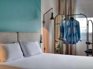 Ένα ή περισσότερα κρεβάτια σε δωμάτιο στο ibis Berlin Kurfuerstendamm - neu renoviert