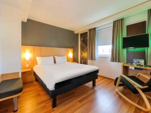 Μια τηλεόραση ή/και κέντρο ψυχαγωγίας στο ibis Berlin Kurfuerstendamm - neu renoviert