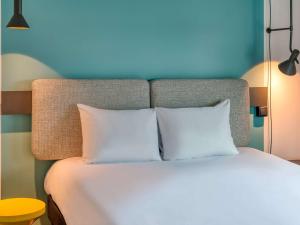 Ένα ή περισσότερα κρεβάτια σε δωμάτιο στο ibis Berlin Kurfuerstendamm - neu renoviert