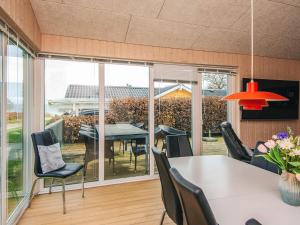 Μπαλκόνι ή βεράντα στο 6 person holiday home in Bjert