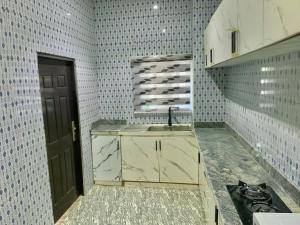 Кухня или мини-кухня в Oxford Villa Apartment 2 Bedroom 2 Bathroom Luxury
 +53 фотографии