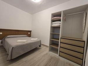 Posteľ alebo postele v izbe v ubytovaní Apartamentos Casa Sardina