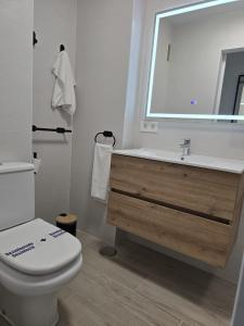 Kúpeľňa v ubytovaní Apartamentos Casa Sardina + 29 fotografií