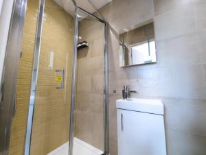 Et badeværelse på Contractor Stays - Fast WiFi, Free Parking + 50 billeder