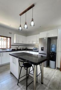Kuchyň nebo kuchyňský kout v ubytování Marblearch Apartment