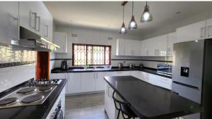 Kuchyň nebo kuchyňský kout v ubytování Marblearch Apartment