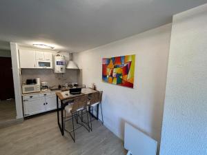 Η κουζίνα ή μικρή κουζίνα στο Departamento tipo duplex cerca de todo pero con la tranquilidad del bosque