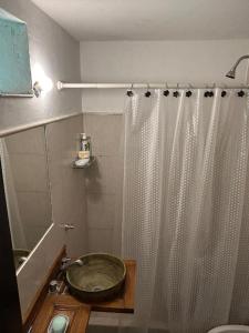 Ένα μπάνιο στο Departamento tipo duplex cerca de todo pero con la tranquilidad del bosque