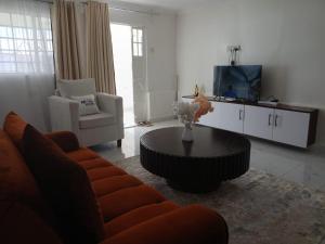 Fotografie z fotogalerie ubytování MG's Nest Two-bedroom all-ensuite bnb - private compound v destinaci Nanyuki + 5 fotografií