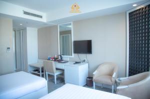 TV a/nebo společenská místnost v ubytování NINH KIỀU FORTUNELAND HoTel