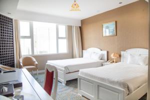 Postel nebo postele na pokoji v ubytování NINH KIỀU FORTUNELAND HoTel