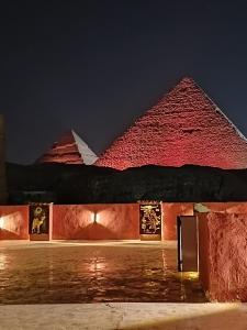 Bazén v ubytování El Khalil Pyramids View Inn nebo v jeho okolí
