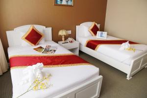 Postel nebo postele na pokoji v ubytování NINH KIỀU FORTUNELAND HoTel
