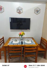 TV a/nebo společenská místnost v ubytování Condo UNIT-SM JAZZ RESIDENCES + 22 fotografií