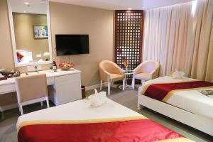 Postel nebo postele na pokoji v ubytování NINH KIỀU FORTUNELAND HoTel