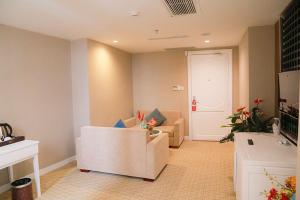 TV a/nebo společenská místnost v ubytování NINH KIỀU FORTUNELAND HoTel