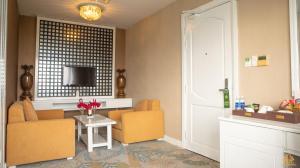 Posezení v ubytování NINH KIỀU FORTUNELAND HoTel