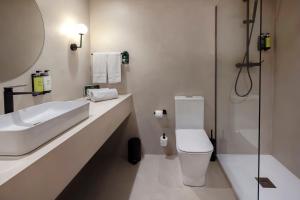 Un baño de Sercotel Delfos Andorra