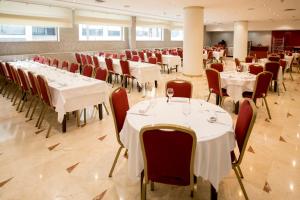 Un restaurante u otro lugar para comer en Sercotel Delfos Andorra