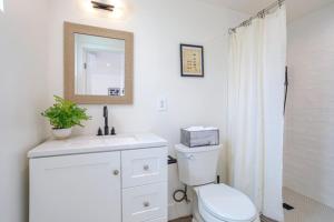 a bathroom with a toilet and a sink and a mirror at Cute Guest Studio near Universal Studios sleeps 4 in Los Angeles +14 photos