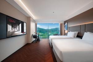 Ένα ή περισσότερα κρεβάτια σε δωμάτιο στο Intercity Hotel Shantou CHJ