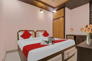 Postel nebo postele na pokoji v ubytování OYO 90274 Hotel Knight Inn