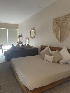 Ένα ή περισσότερα κρεβάτια σε δωμάτιο στο New Loft with Beach Club Access