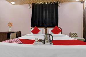 Postel nebo postele na pokoji v ubytování OYO 90274 Hotel Knight Inn