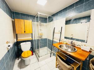 Vannituba majutusasutuses Maison calme à Fouras pour 4 personnes avec jardin - FR-1-709-92