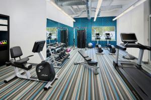 Fitness centrum a/nebo fitness zařízení v ubytování Aloft Vaughan Mills