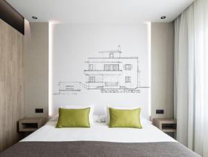 A bed or beds in a room at Sercotel Hotel Parque