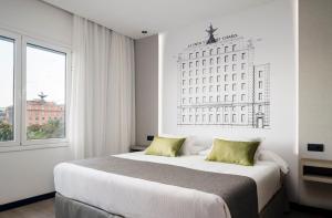 A bed or beds in a room at Sercotel Hotel Parque